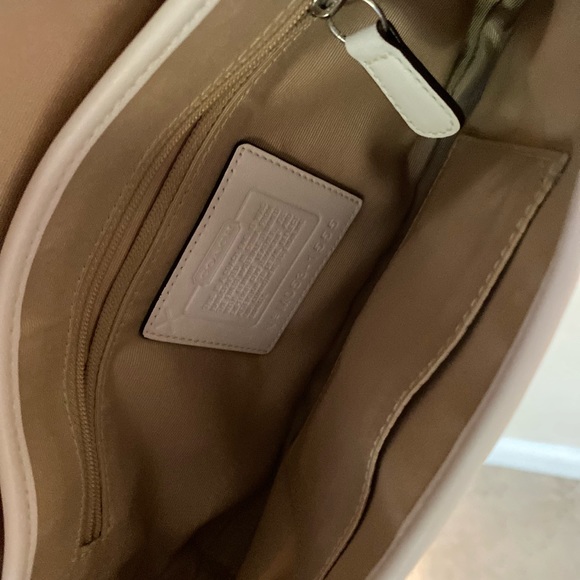 🐝Reposhing this cute unique and beautiful 🐝Coach purse. - Picture 6 of 13